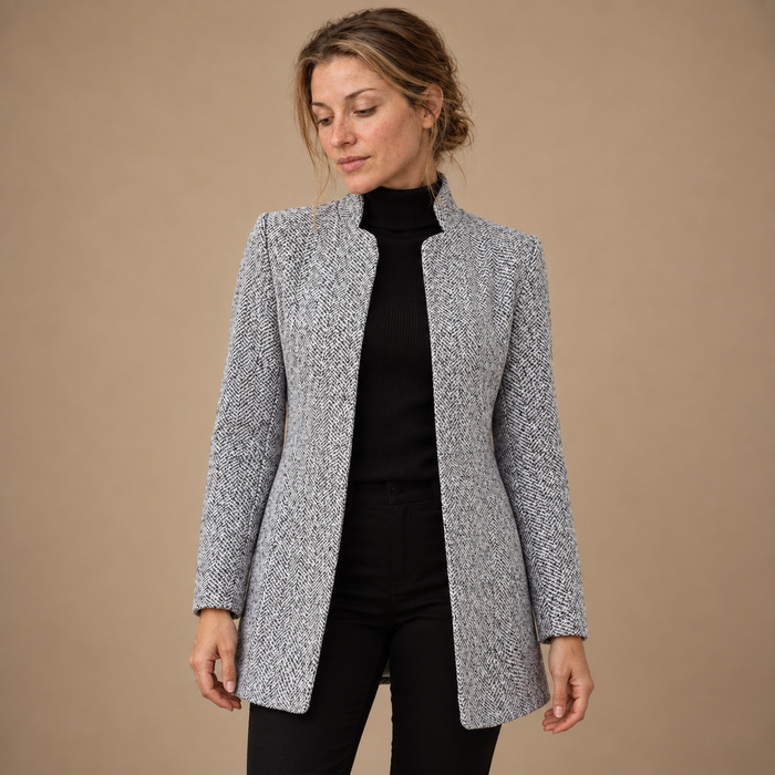 Lang blazer til dame med opstående krave