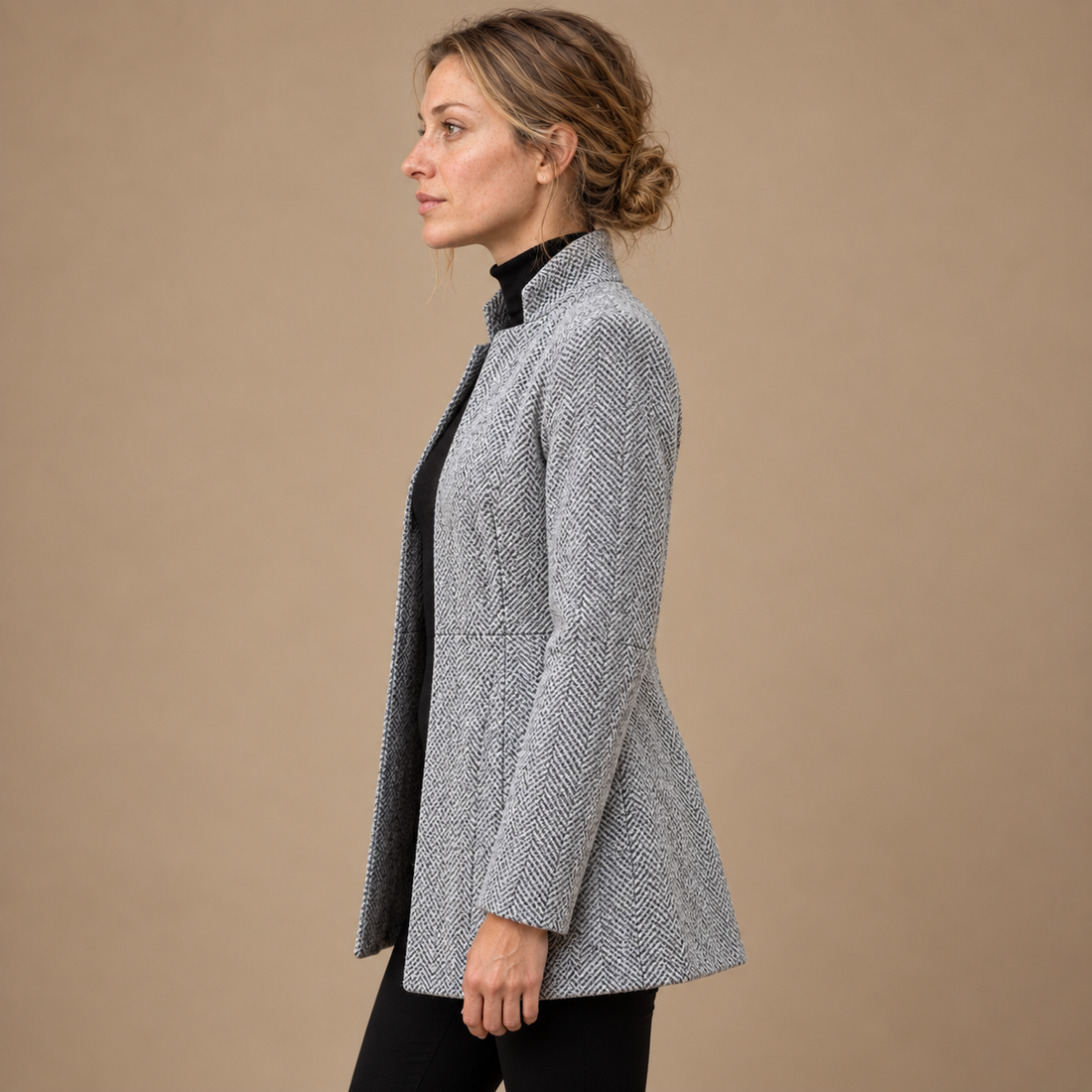 Lang blazer til dame med opstående krave