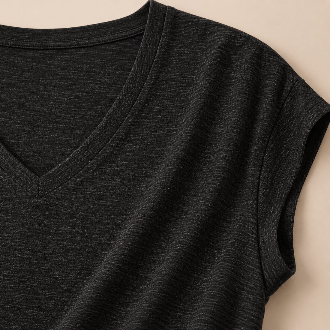T-shirt til dame med V-hals